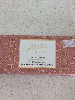 LAURA GELLER Garden Party In Full Bloom Eyeshadow Palette - Pink & Gold Accents